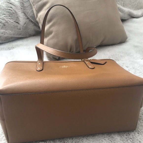 Coach City Zip Tote         Color: Saddle - Picture 3 of 4